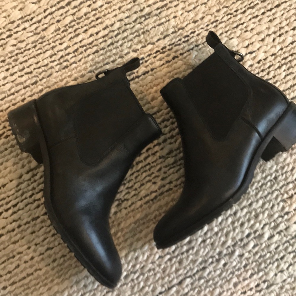 Black Cole haan boots